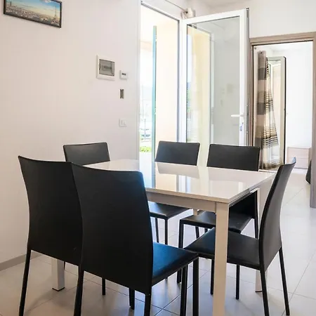 Moderna: Modern Retreat With Garden Jacuzzi Apartment San Lazzaro (Genoa)
