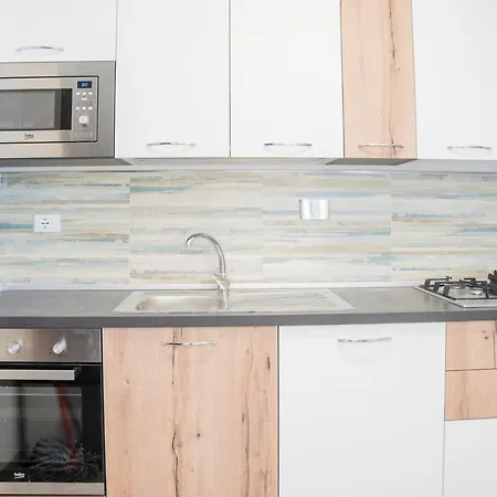 Apartment Moderna: Modern Retreat With Garden Jacuzzi San Lazzaro (Genoa)