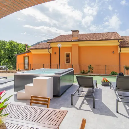 アパート 045b - Moderna 02-24e Con Vasca Idromassaggio In Giardino, Solo 15 Minuti Da Mare E - Posto Auto Gratuito