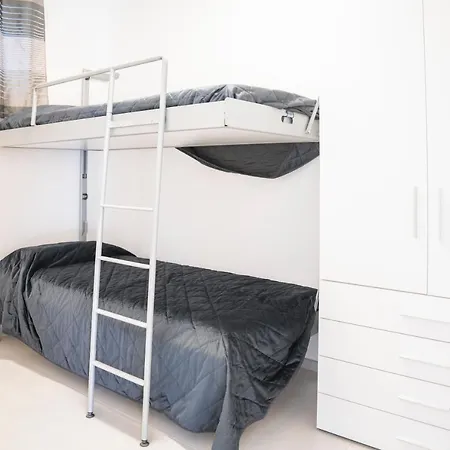 045b - Moderna 02-24e Con Vasca Idromassaggio In Giardino, Solo 15 Minuti Da Mare E - Posto Auto Gratuito *