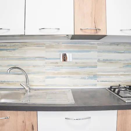 045b - Moderna 02-24e Con Vasca Idromassaggio In Giardino, Solo 15 Minuti Da Mare E - Posto Auto Gratuito Διαμέρισμα