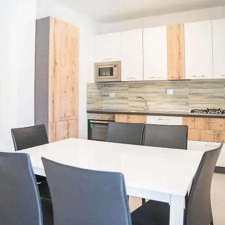 Apartmán 045b - Moderna 02-24e Con Vasca Idromassaggio In Giardino, Solo 15 Minuti Da Mare E - Posto Auto Gratuito