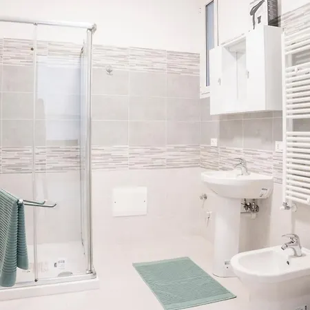 045b - Moderna 02-24e Con Vasca Idromassaggio In Giardino, Solo 15 Minuti Da Mare E - Posto Auto Gratuito San Lazzaro (Genoa)