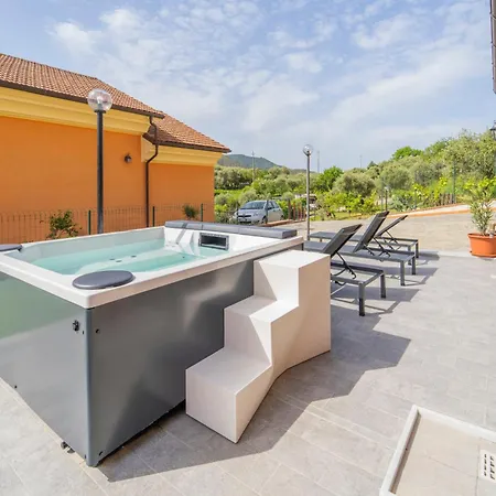 045b - Moderna 02-24e Con Vasca Idromassaggio In Giardino, Solo 15 Minuti Da Mare E - Posto Auto Gratuito Apartmán *