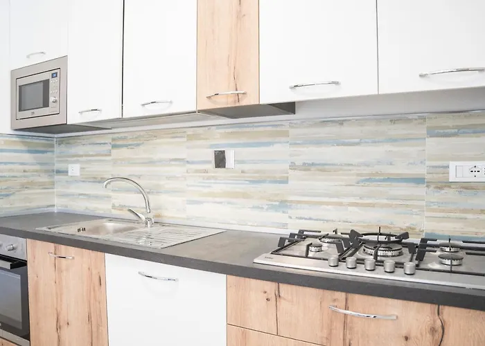 Apartamento 045b - Moderna 02-24e Con Vasca Idromassaggio In Giardino, Solo 15 Minuti Da Mare E - Posto Auto Gratuito *