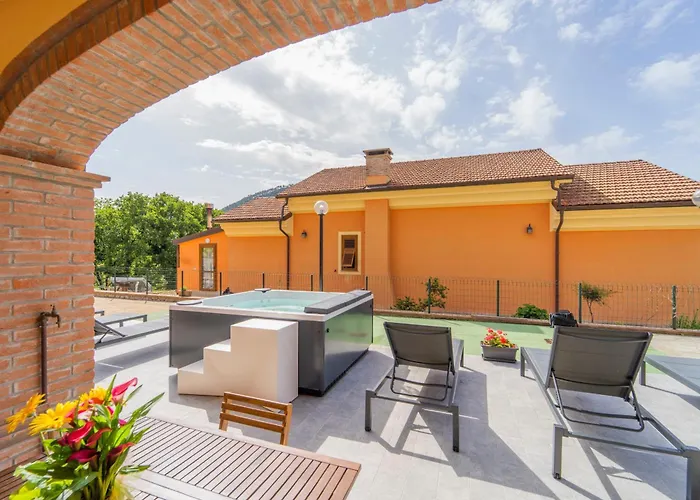 045b - Moderna 02-24e Con Vasca Idromassaggio In Giardino, Solo 15 Minuti Da Mare E - Posto Auto Gratuito *